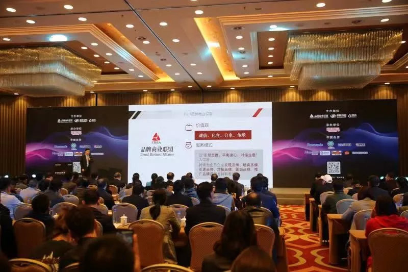 隆力奇荣获2019中国商业品牌影响奖