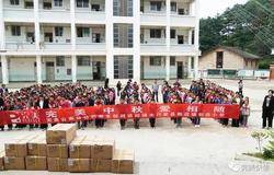 “情暖童心 完美有爱”完美云南、广西分公司回访希望小学